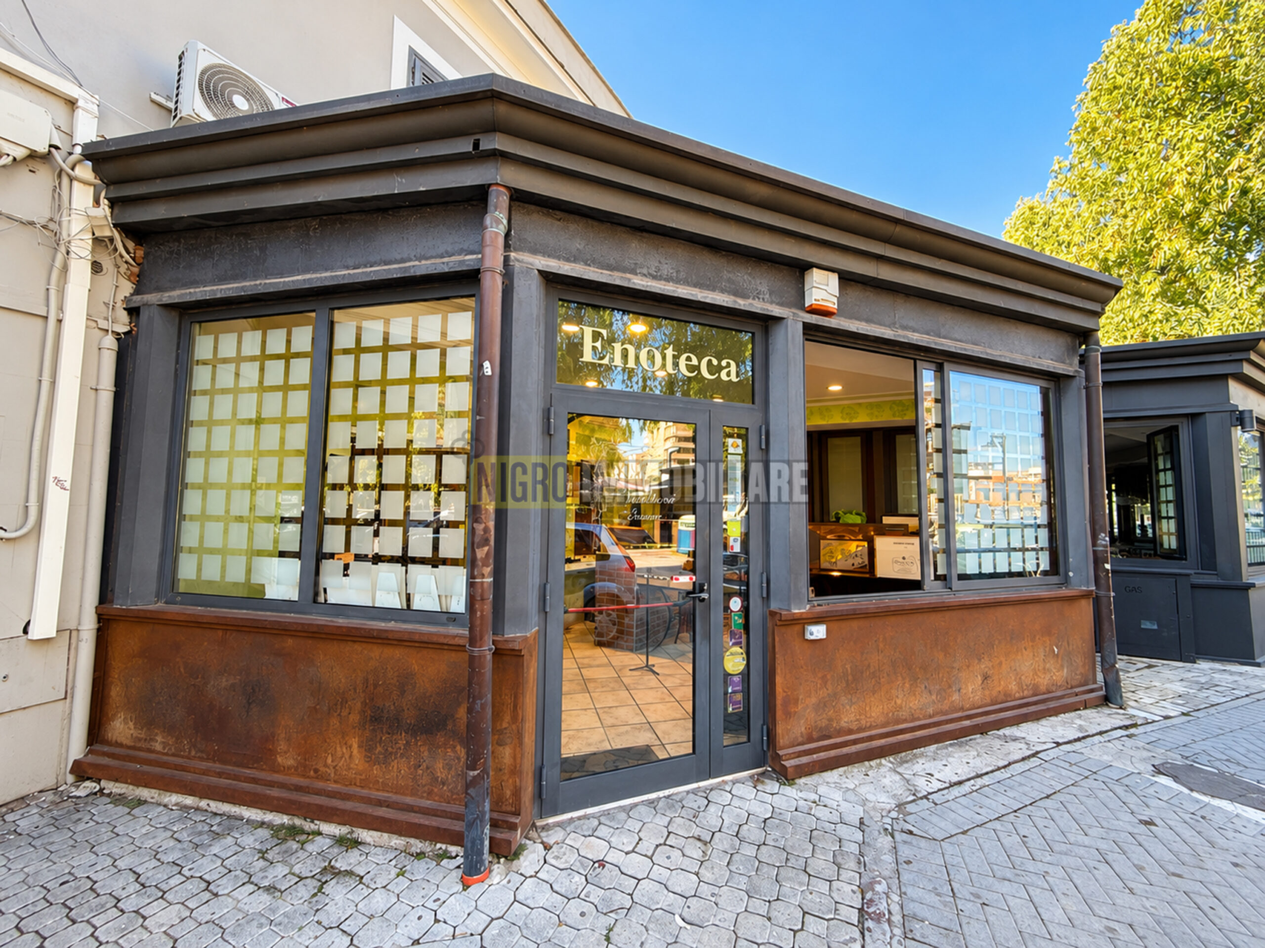 Rif. L-92 – Locale Commerciale In Vendita – Piazza della Vittoria Ladispoli
